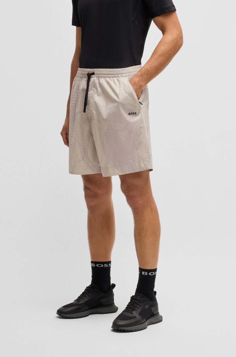 Hugo Boss Shorts de estilo activo de malla laminada con estampado integral