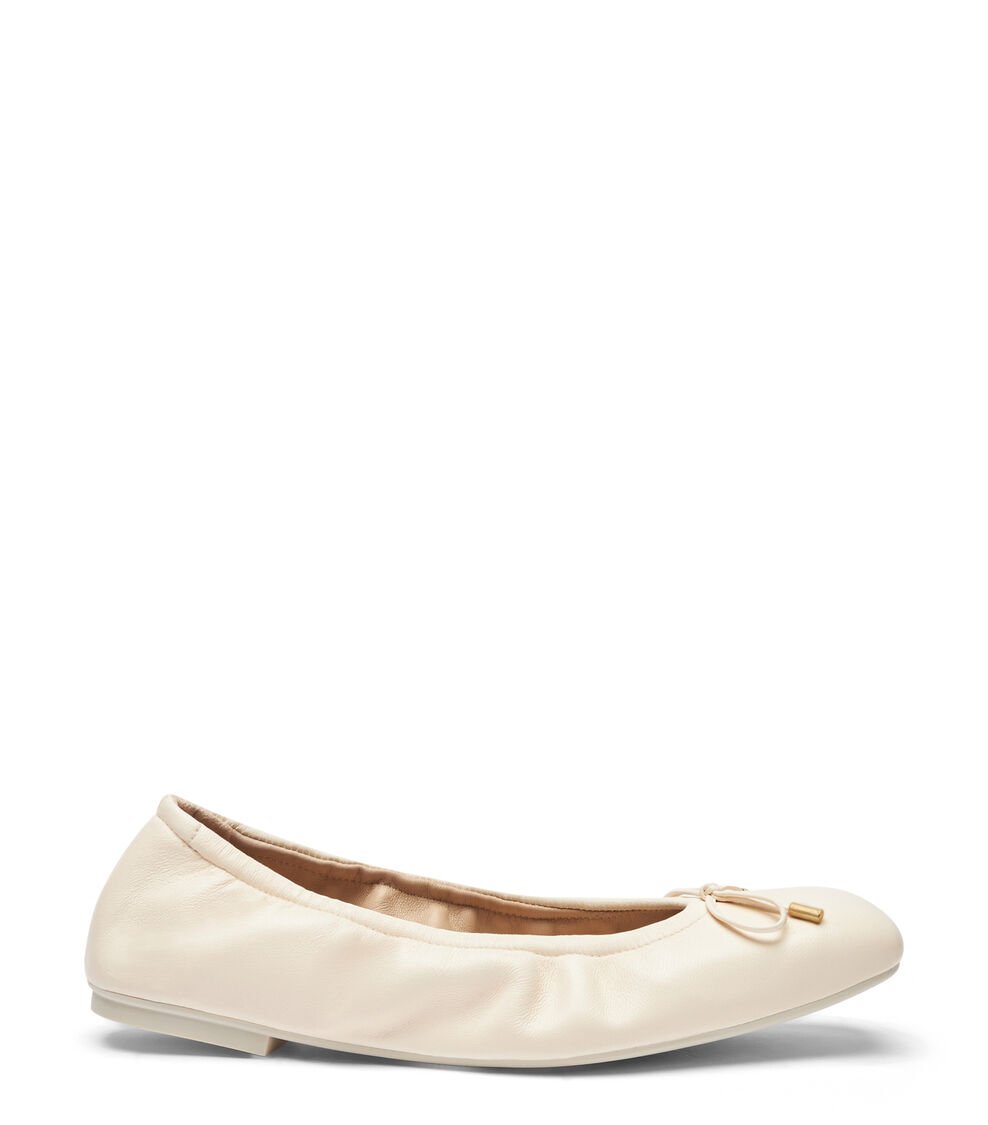Stuart Weitzman BARDOT BOW FLAT en ARENA de Mujer | Stuart Weitzman®