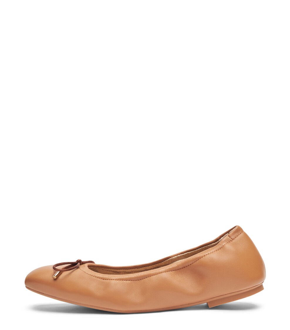 Stuart Weitzman BARDOT BOW FLAT En MARRÓN CLARO De Mujer | Stuart Weitzman®
