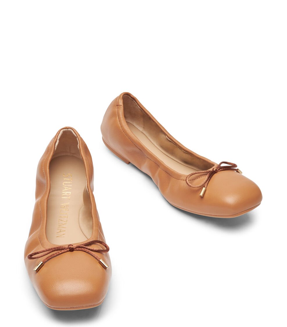 Stuart Weitzman BARDOT BOW FLAT En MARRÓN CLARO De Mujer | Stuart Weitzman®