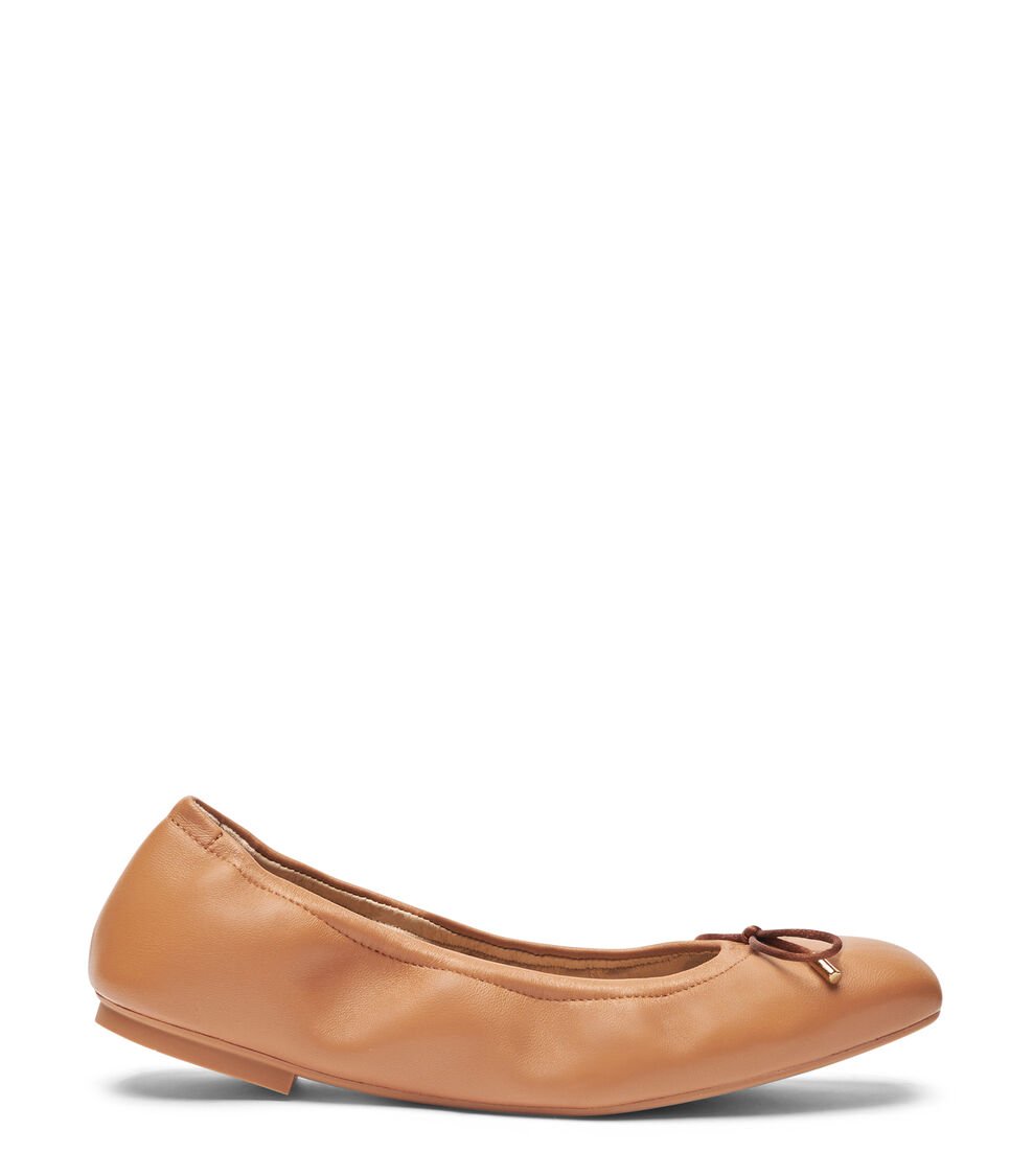 Stuart Weitzman BARDOT BOW FLAT en MARRÓN CLARO de Mujer | Stuart Weitzman®
