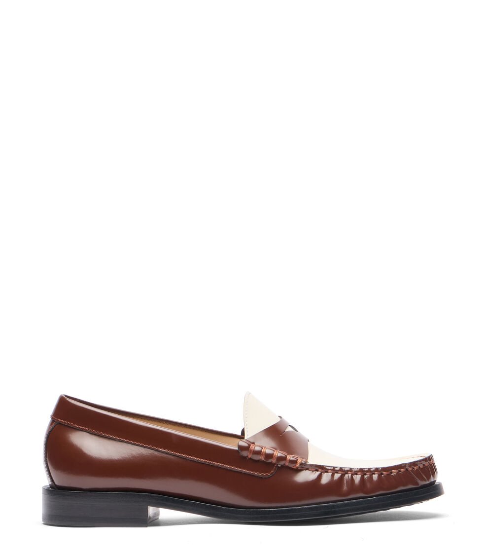 Stuart Weitzman LOTTIE LOAFER en AVELLANA/CREMA de Mujer | Stuart Weitzman®