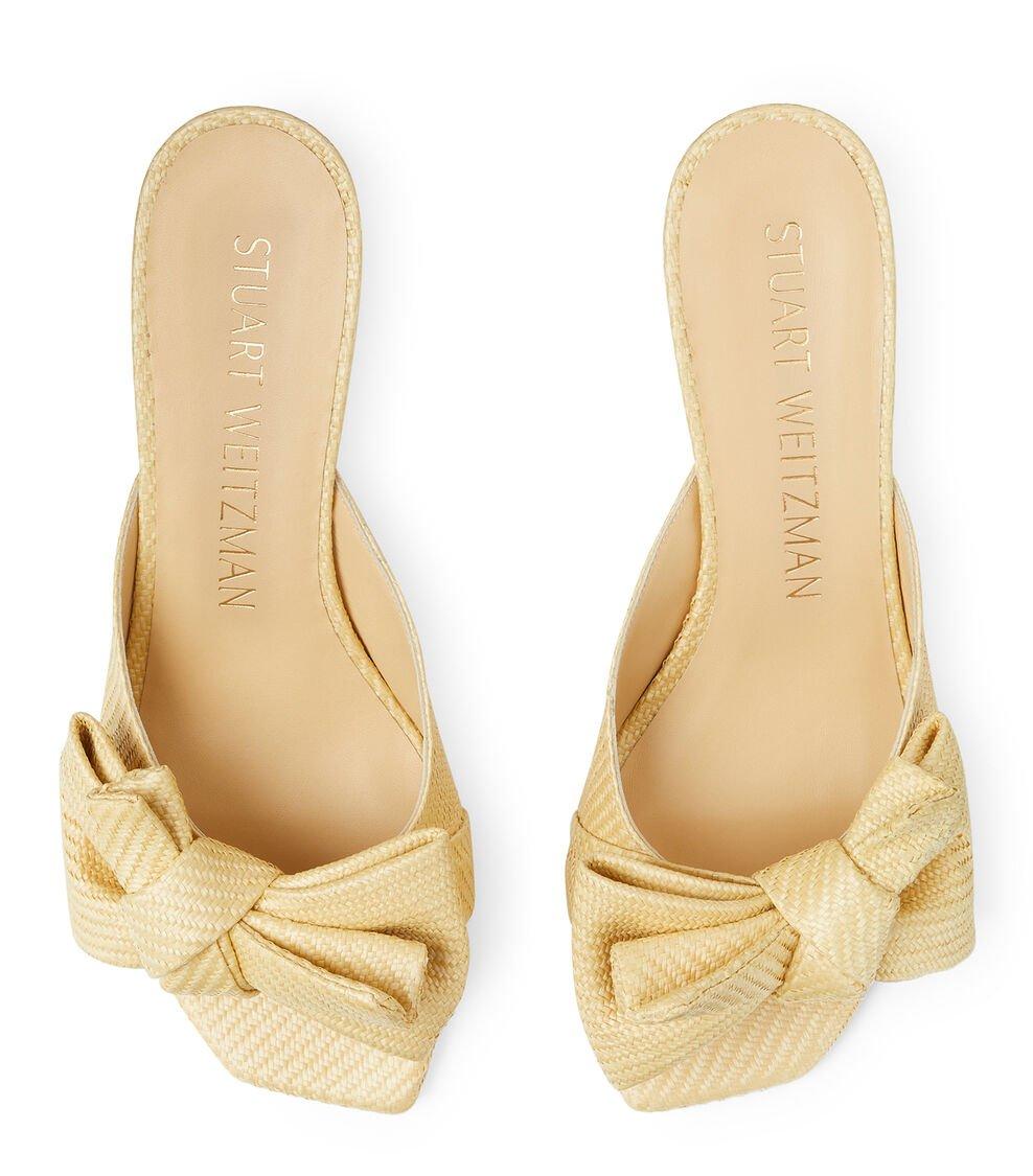 Stuart Weitzman LOVEKNOT 50 BLOCK SLIDE En TRIGO De Mujer | Stuart Weitzman®