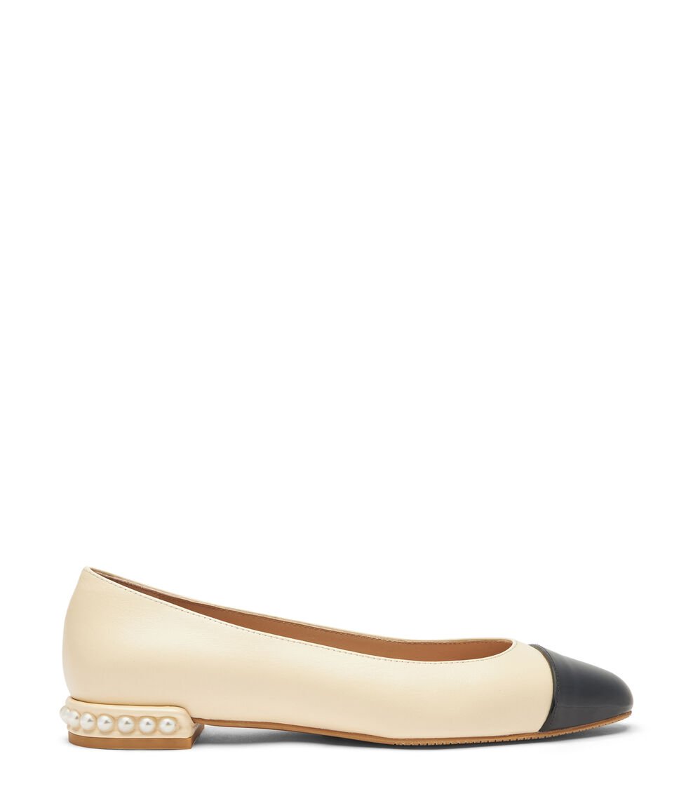 Stuart Weitzman PEARL FLAT en VAINILLA de Mujer | Stuart Weitzman®