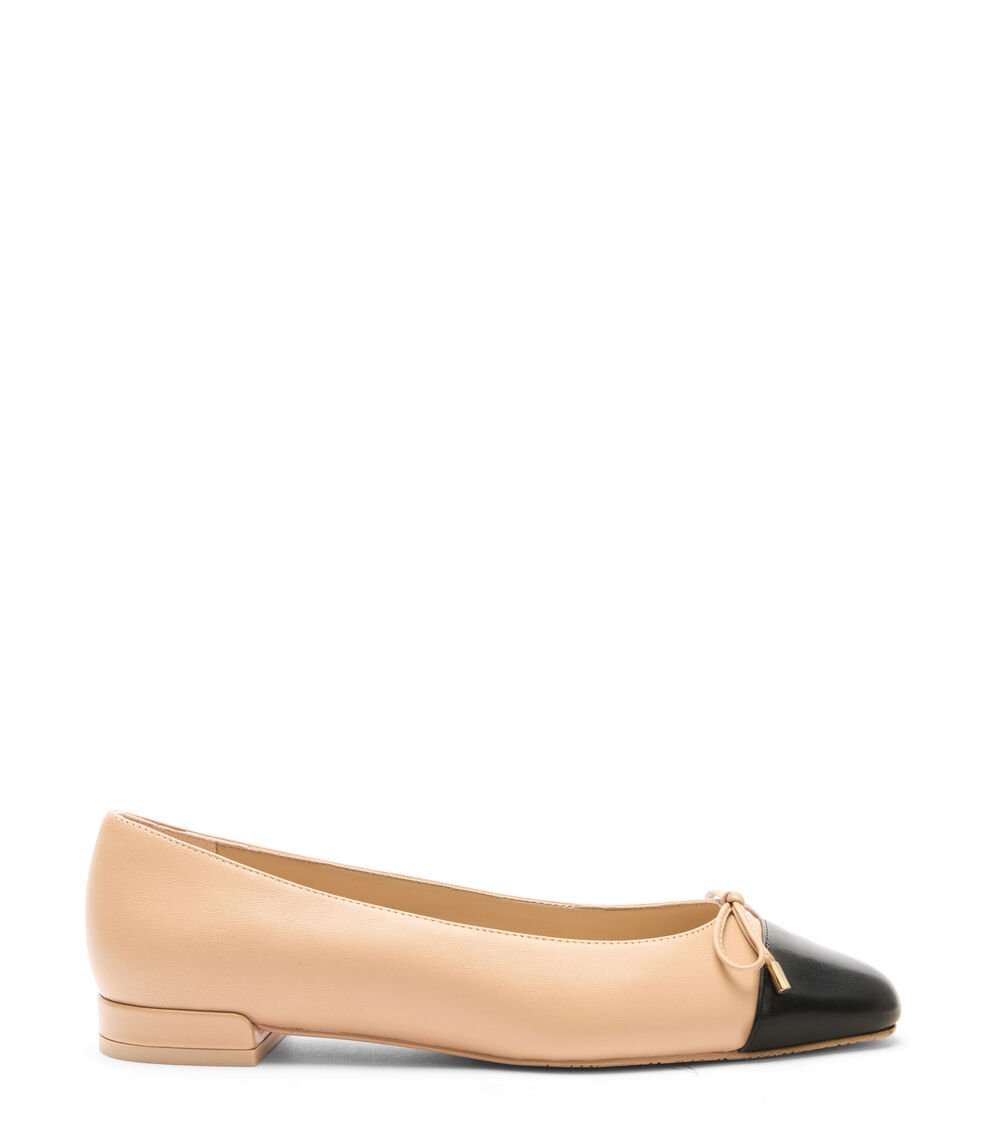 Stuart Weitzman SLEEK BOW FLAT en ADOBE/NEGRO de Mujer | Stuart Weitzman®