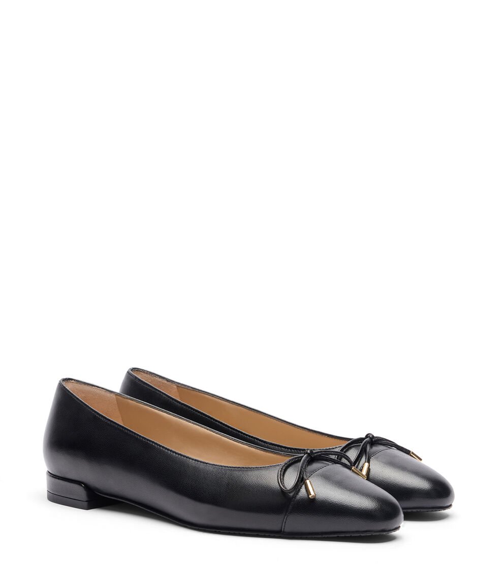 Stuart Weitzman SLEEK BOW FLAT En NEGRO De Mujer | Stuart Weitzman®