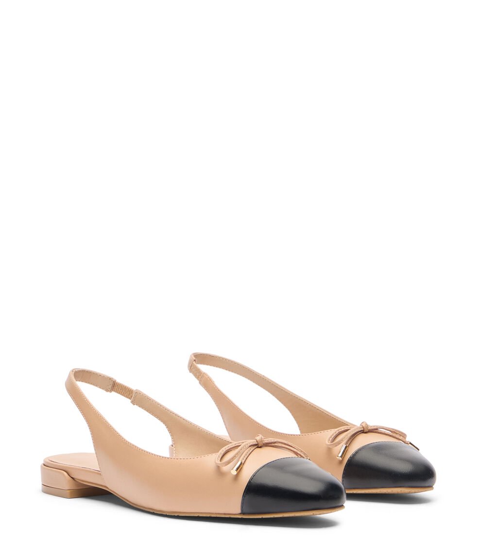 Stuart Weitzman SLEEK BOW SLINGBACK FLAT En ADOBE/NEGRO De Mujer | Stuart Weitzman®