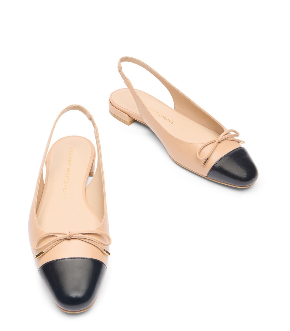 Stuart Weitzman SLEEK BOW SLINGBACK FLAT En ADOBE/NEGRO De Mujer | Stuart Weitzman®