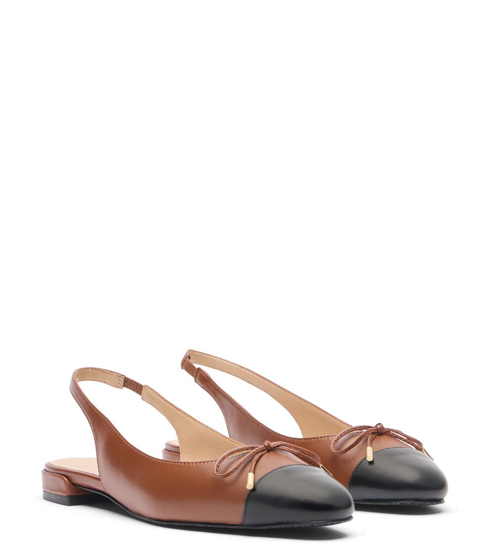 Stuart Weitzman SLEEK BOW SLINGBACK FLAT En BRIDA MARRÓN/NEGRO De Mujer | Stuart Weitzman®