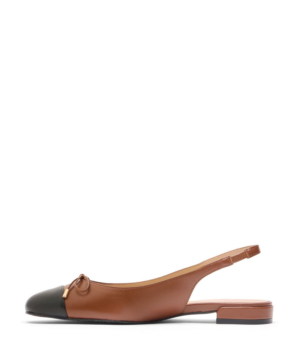Stuart Weitzman SLEEK BOW SLINGBACK FLAT En BRIDA MARRÓN/NEGRO De Mujer | Stuart Weitzman®