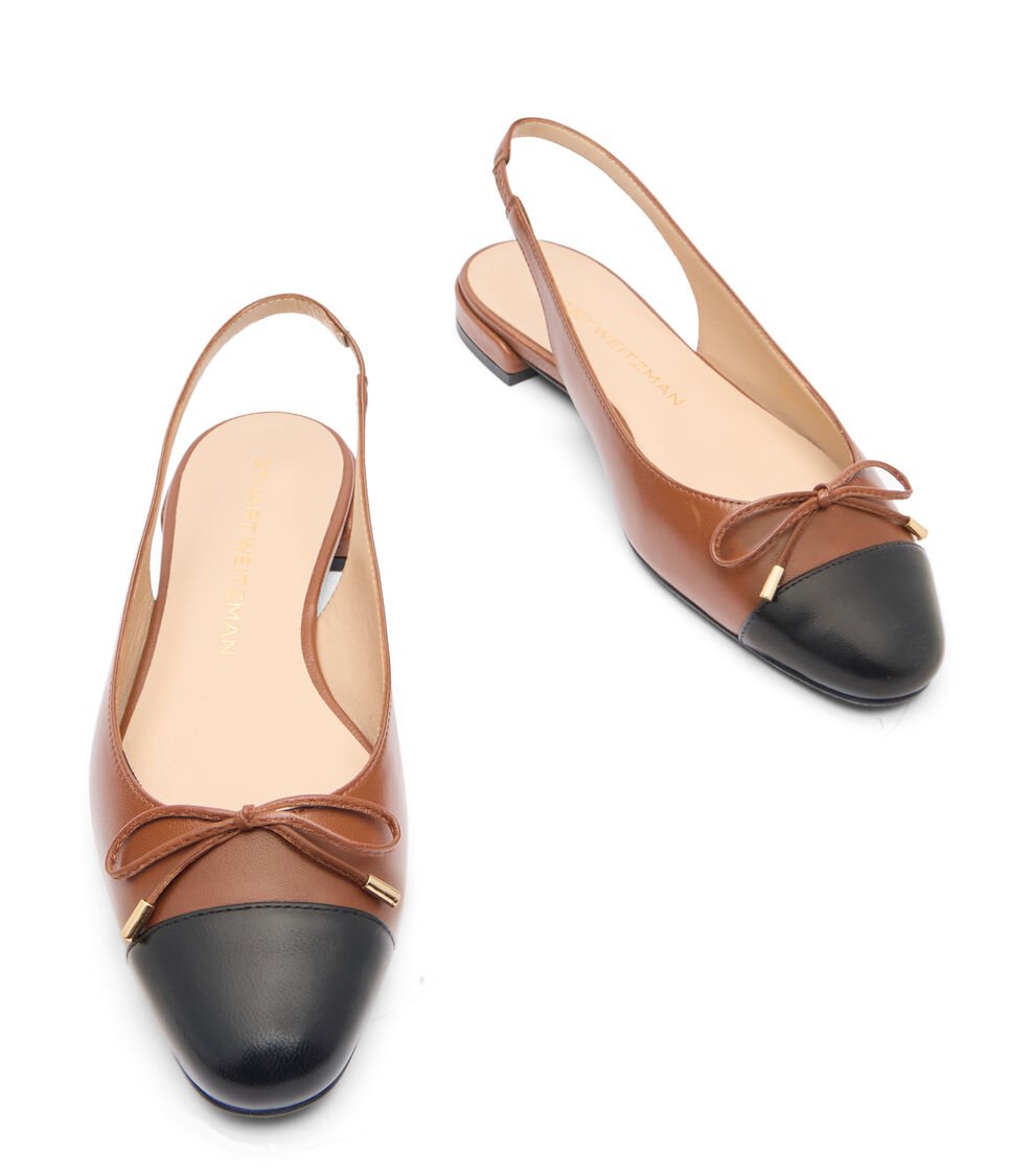Stuart Weitzman SLEEK BOW SLINGBACK FLAT En BRIDA MARRÓN/NEGRO De Mujer | Stuart Weitzman®