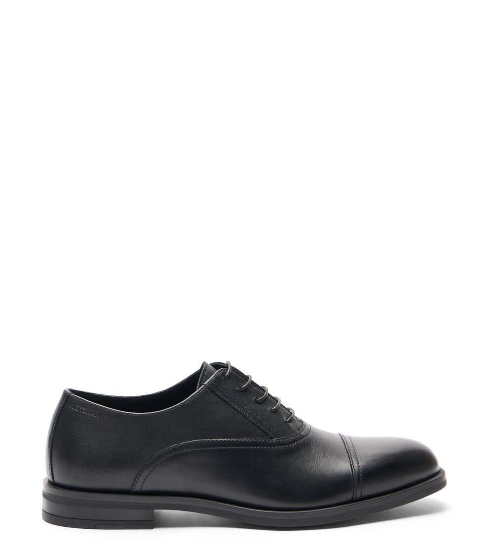 Stuart Weitzman SW CLUB CLASSIC OXFORD en BLACK de Mujer | Stuart Weitzman®