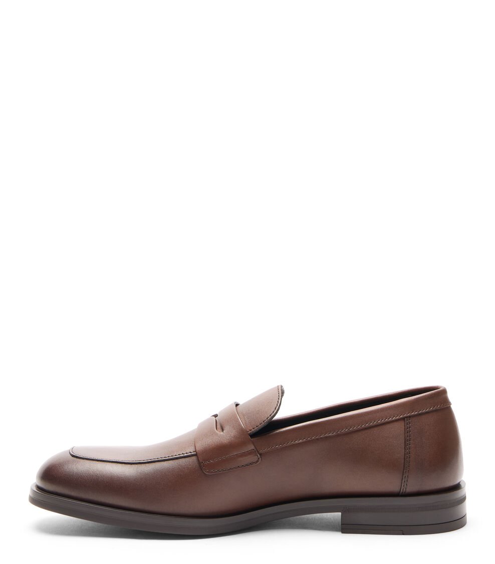 Stuart Weitzman SW CLUB CLASSIC PENNY LOAFER En BROWN De Mujer | Stuart Weitzman®