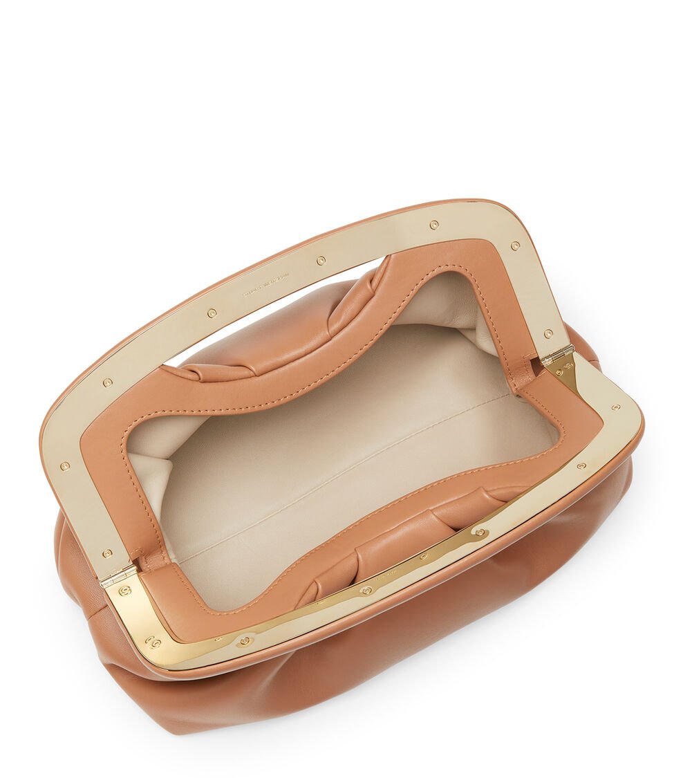Stuart Weitzman THE MODA FRAME POUCH En TOSTADO De Mujer | Stuart Weitzman®
