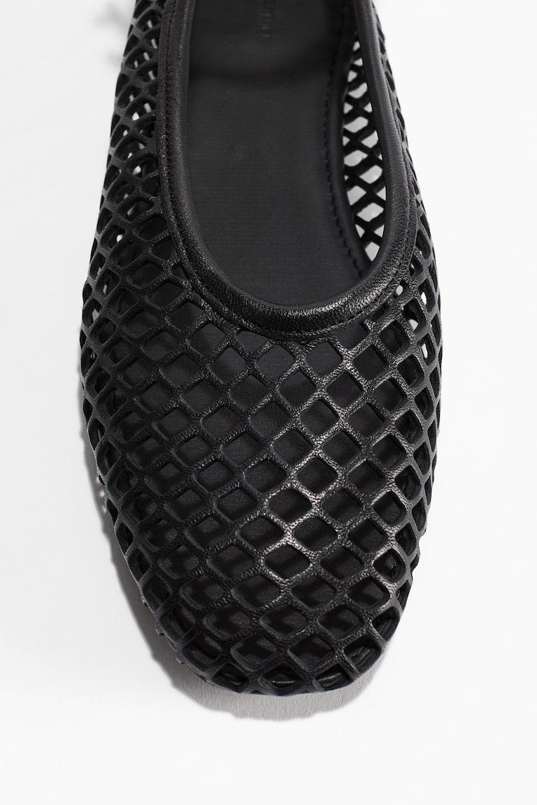 H&M Bailarinas De Piel Con Diseño Calado - Negro - MUJER