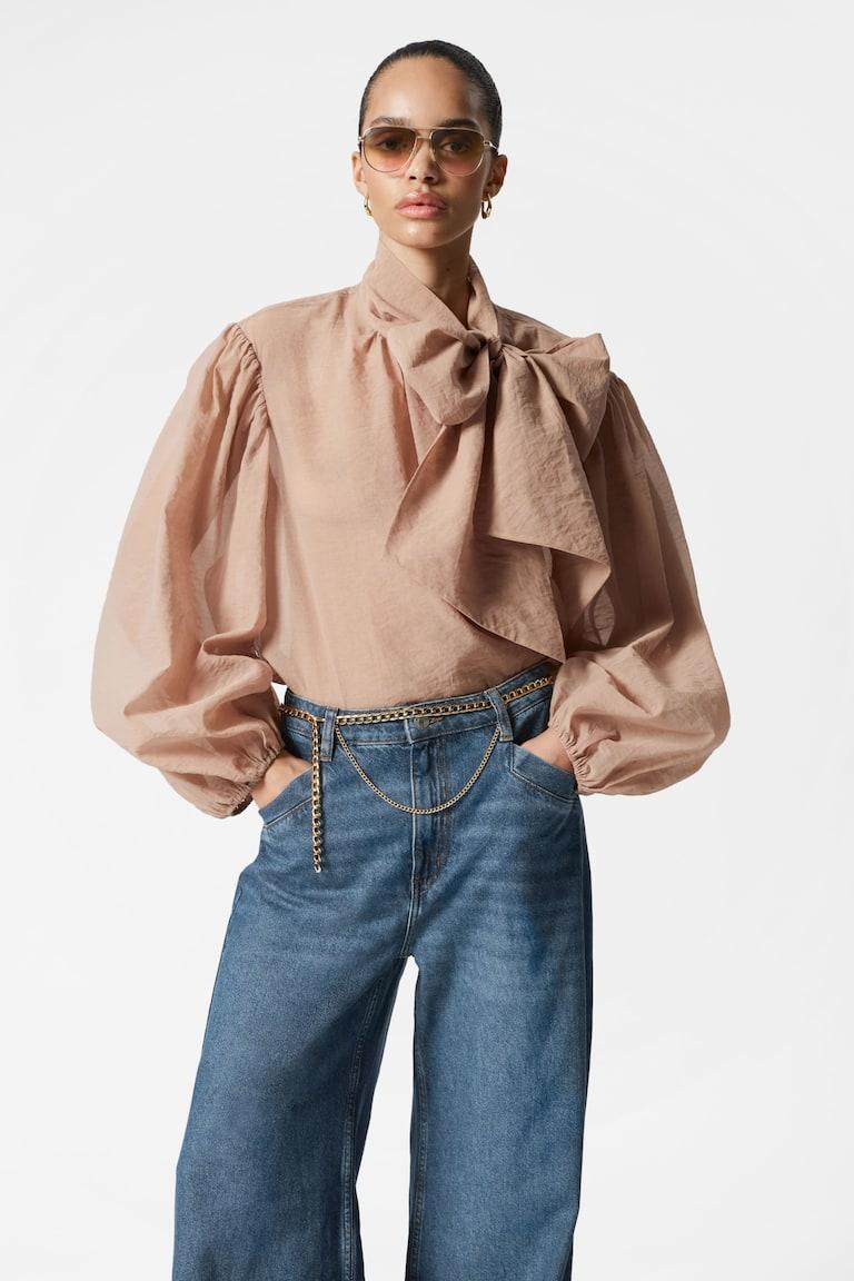 H&M Blusa con mangas abullonadas y detalle de lazo - Beige - MUJER