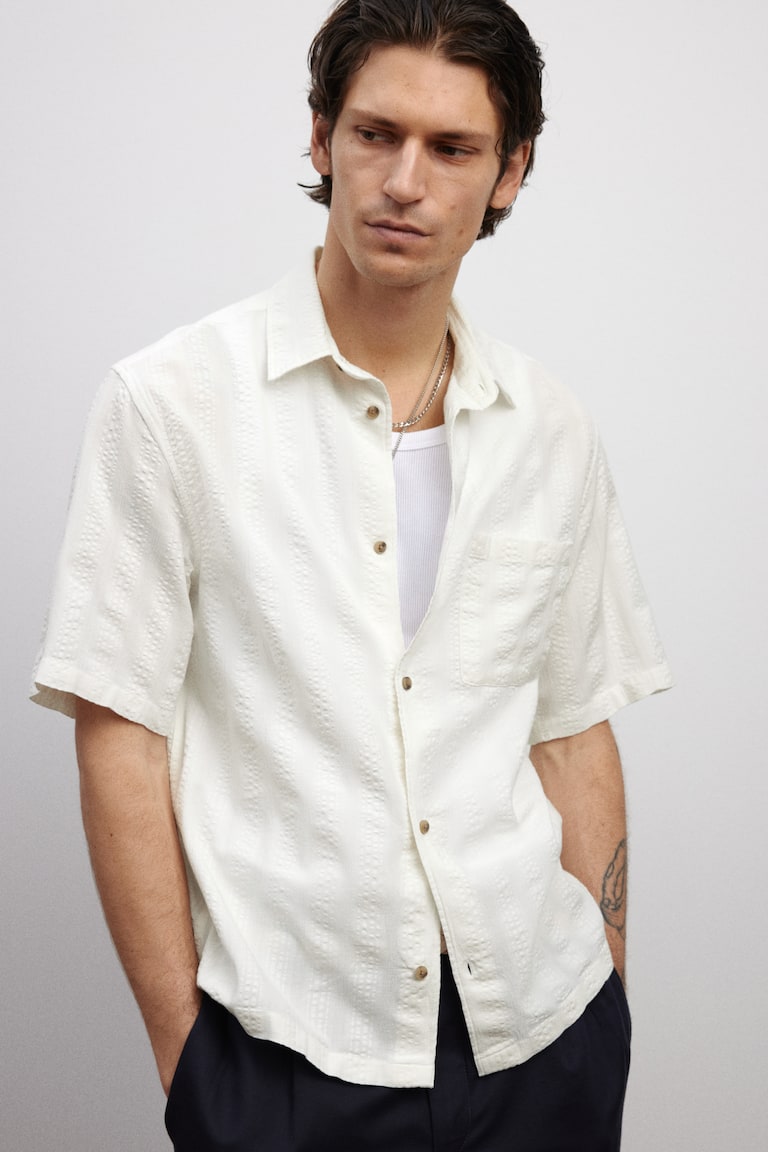 H&M Camisa texturizada de manga corta Regular Fit - Crema - HOMBRE