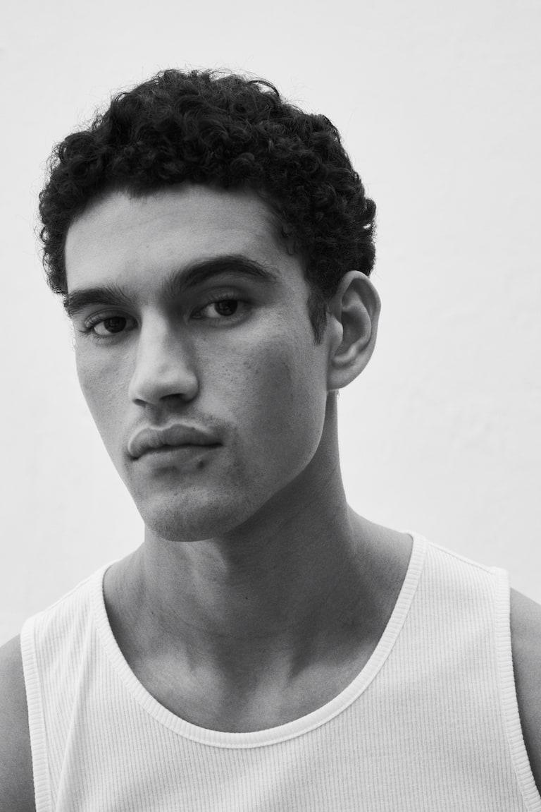 H&M Camiseta Sin Mangas En Canalé Slim Fit - Blanco - HOMBRE