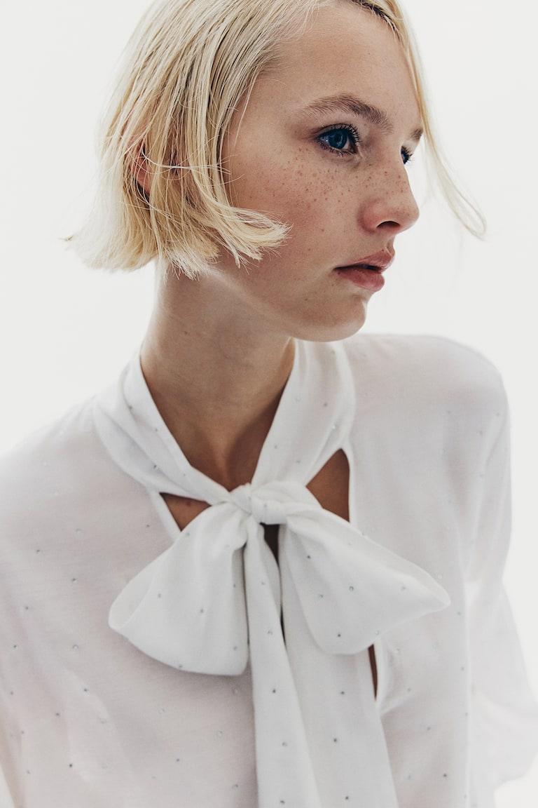H&M Blusa con lazada y strass - Blanco - MUJER
