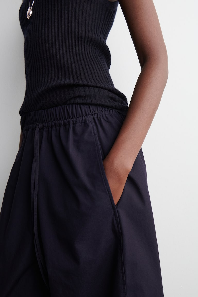 H&M PANTALONES BARREL FIT ELÁSTICOS - CAQUI - MUJER