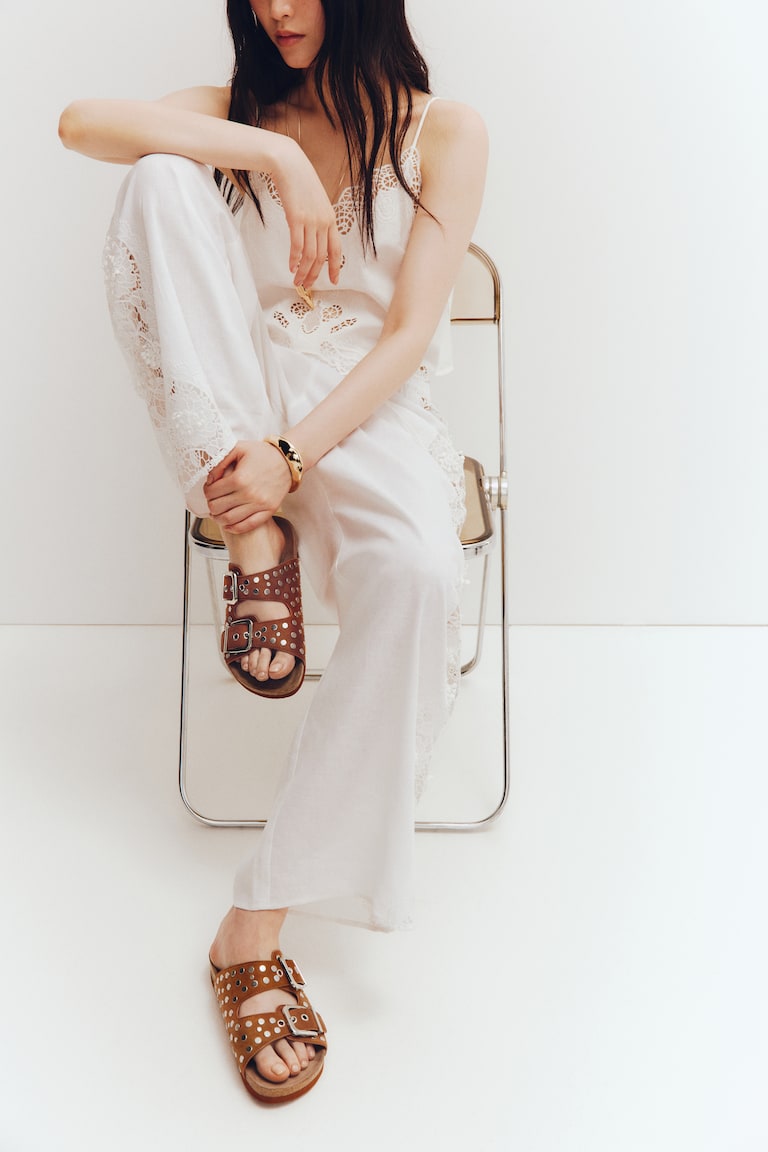 H&M Sandalias con tachuelas - Marrón/Plateado - MUJER