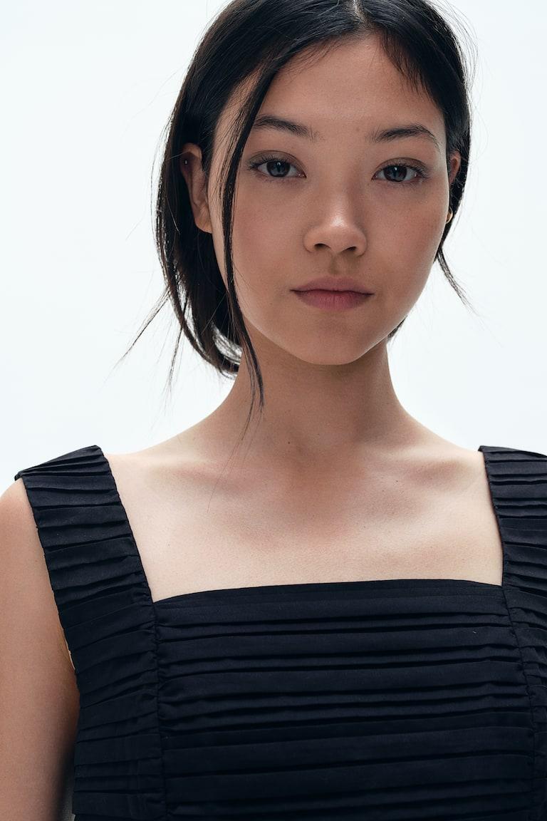 H&M Vestido Acampanado Con Jaretas - Negro - MUJER