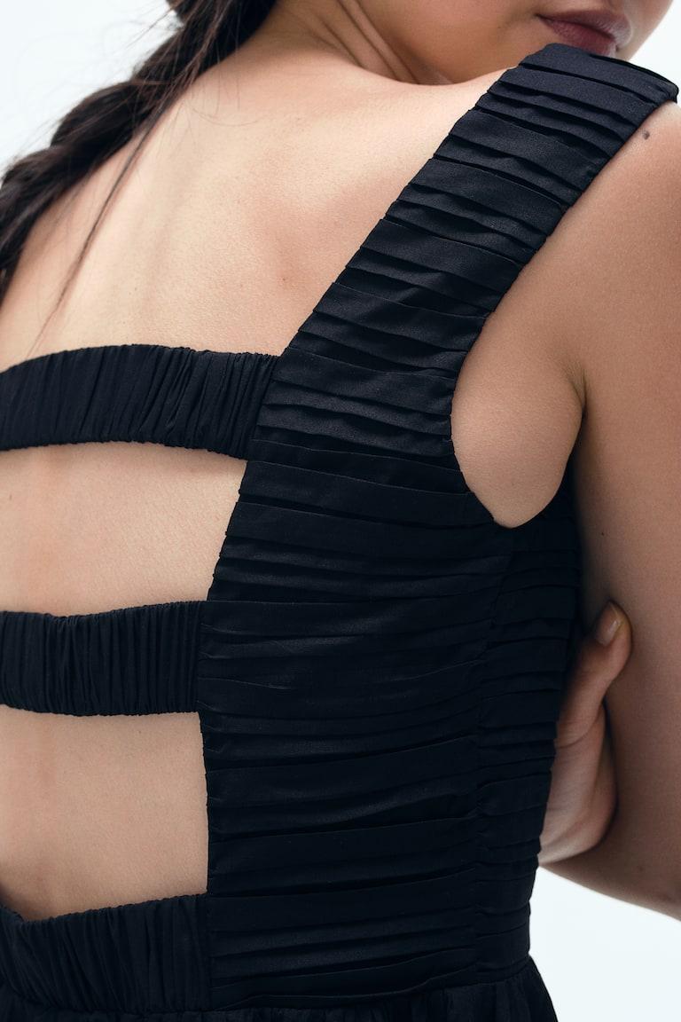 H&M Vestido Acampanado Con Jaretas - Negro - MUJER