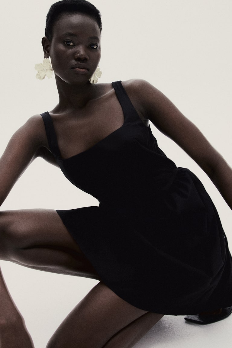 H&M Vestido Con Falda Acampanada - Negro - MUJER