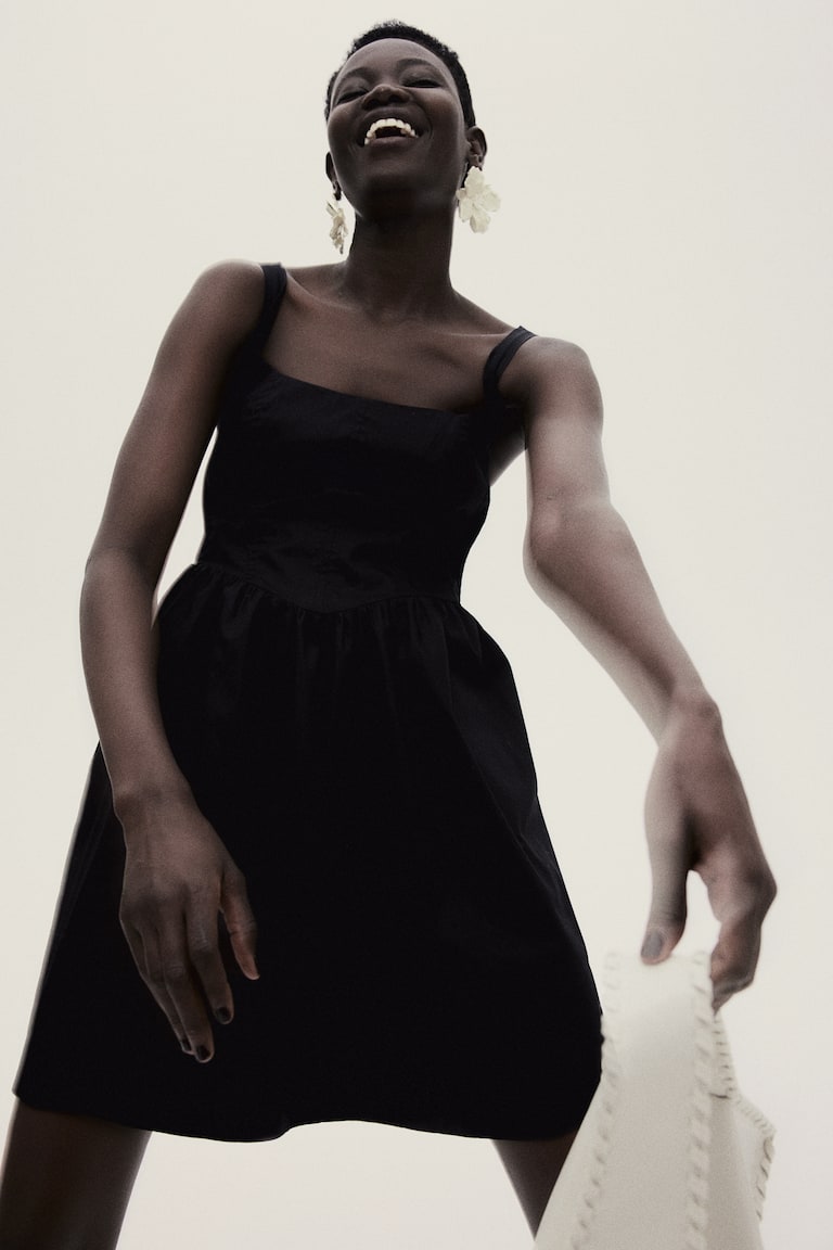 H&M Vestido con falda acampanada - Negro - MUJER