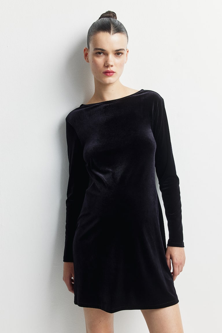 H&M MAMA Vestido de velour con espalda escotada - Negro - MUJER