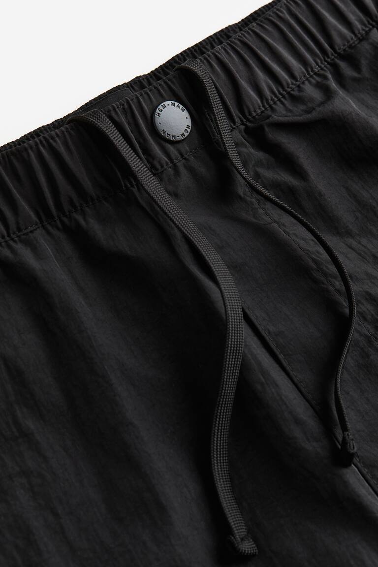 H&M Pantalón Corto De Nailon Regular Fit - Negro - HOMBRE