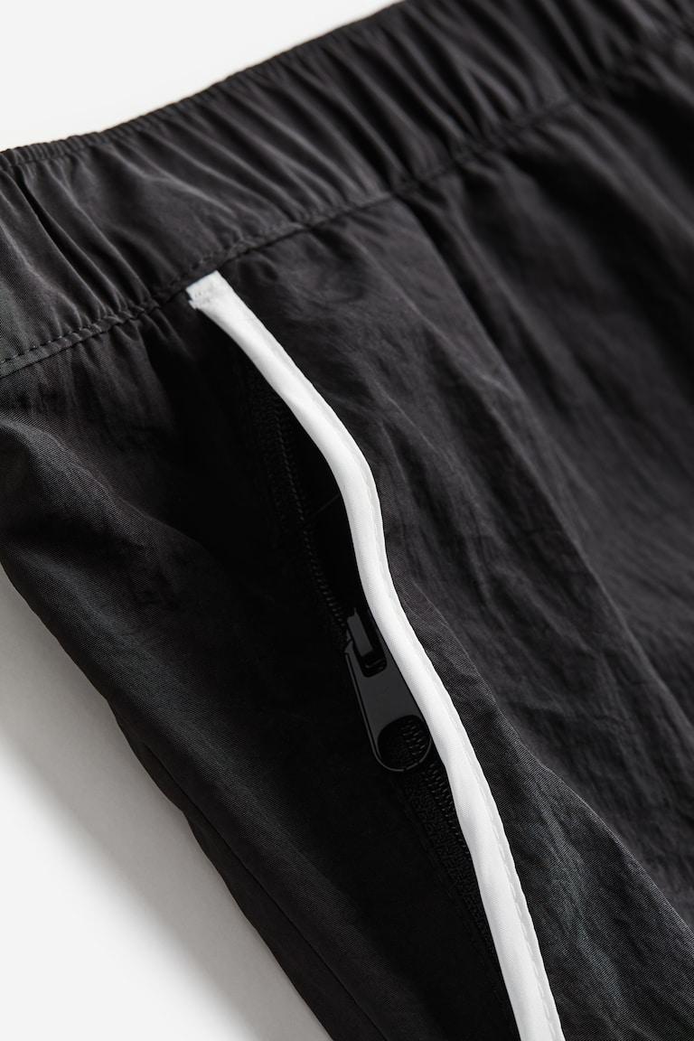 H&M Pantalón Corto De Nailon Regular Fit - Negro - HOMBRE