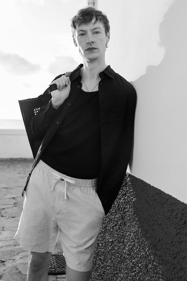 H&M Pantalón Corto En Mezcla De Lino Regular Fit - Negro - HOMBRE