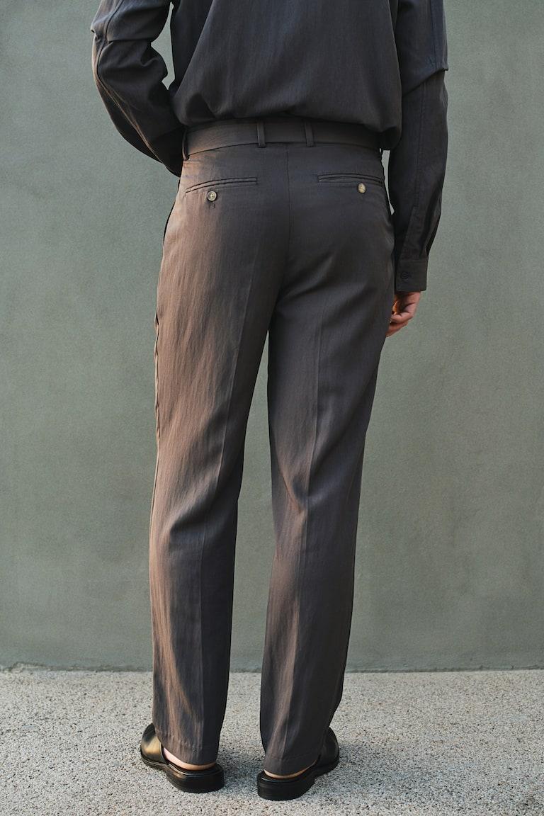 H&M Pantalón De Sarga Con Cinturón Regular Fit - Gris Oscuro - HOMBRE