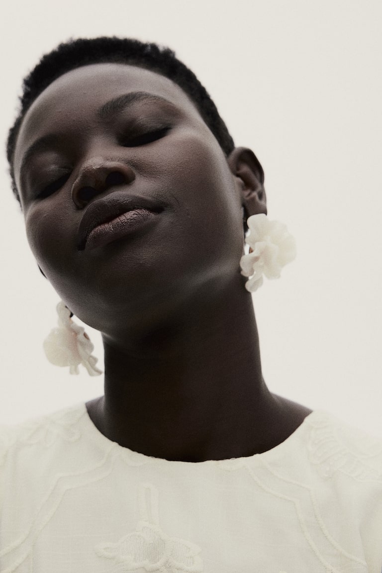 H&M Pendientes de botón en forma de flor - Blanco - MUJER