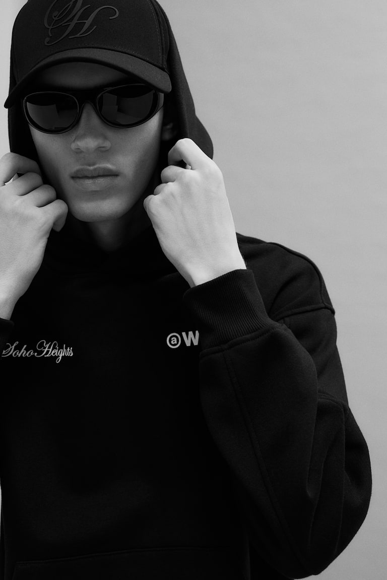 H&M Sudadera Con Capucha Y Estampado Loose Fit - Negro/Soho Heights - HOMBRE