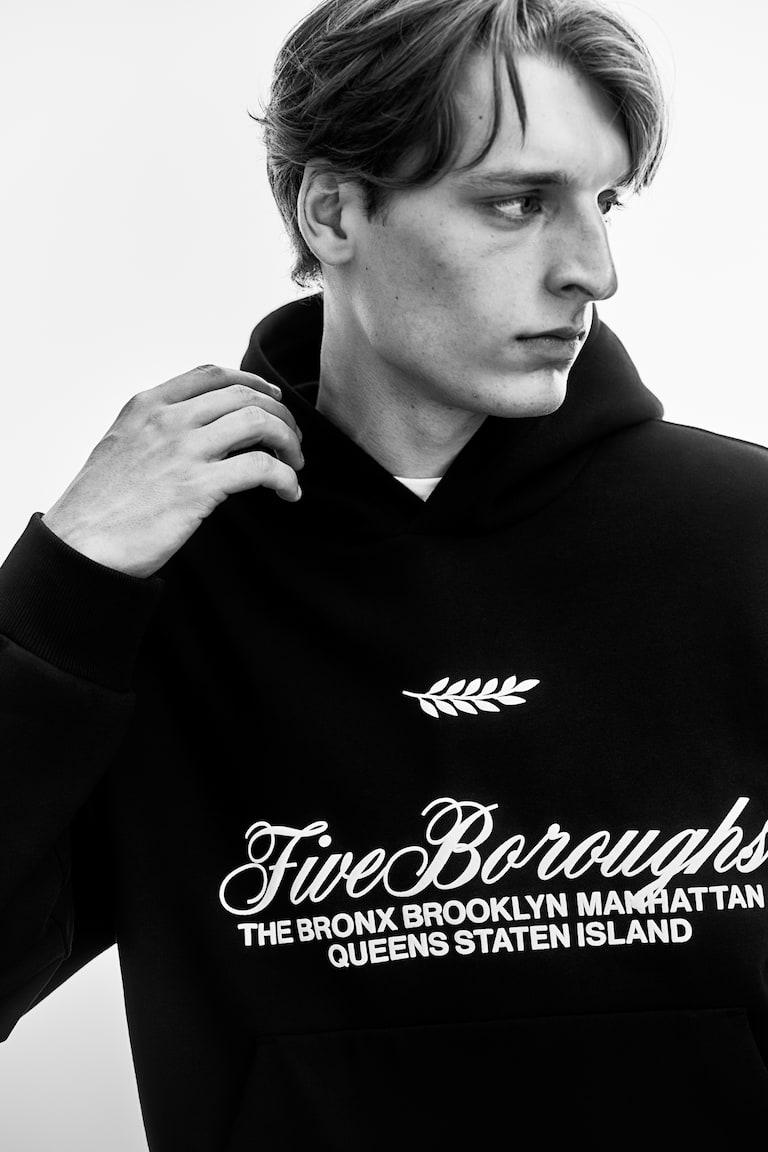 H&M Sudadera Estampada Con Capucha Loose Fit - Negro/Five Boroughs - HOMBRE