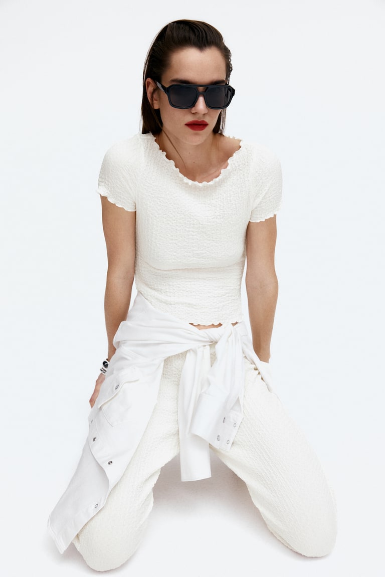 H&M Top efecto arrugado con detalles sobrehilados - Negro - MUJER