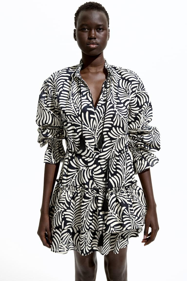 H&M Vestido Con Volantes Y Cinturón De Anudar - Negro/Estampado Crema - MUJER