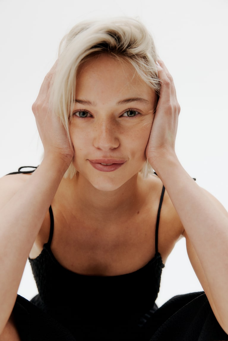 H&M Vestido nido de abeja con tirantes de lazo - Azul claro/Rayas - MUJER