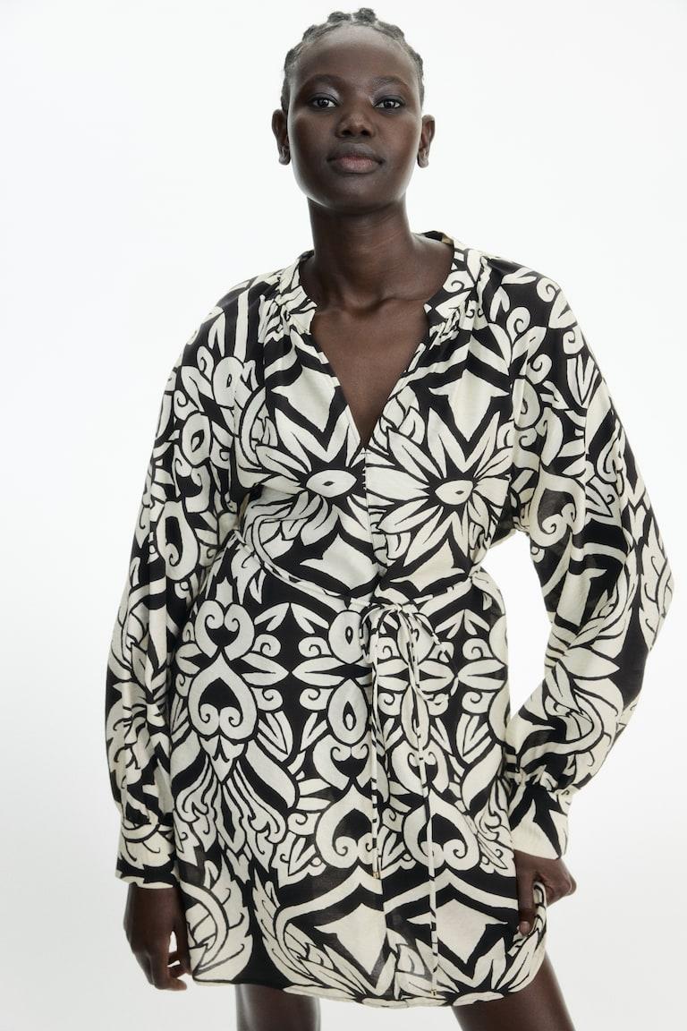 H&M Vestido Túnica Con Cinturón De Anudar - Blanco/Estampado Paisley - MUJER