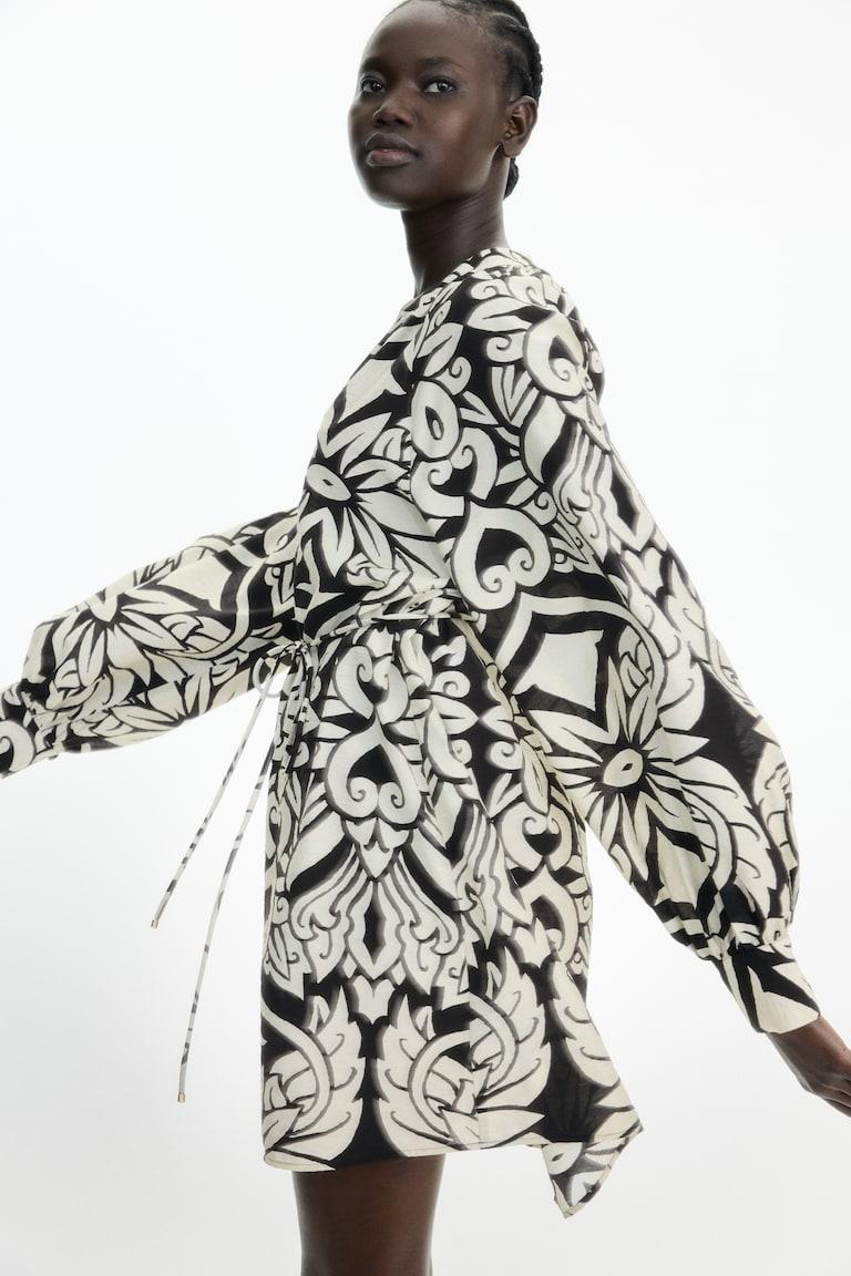 H&M Vestido túnica con cinturón de anudar - Negro - MUJER